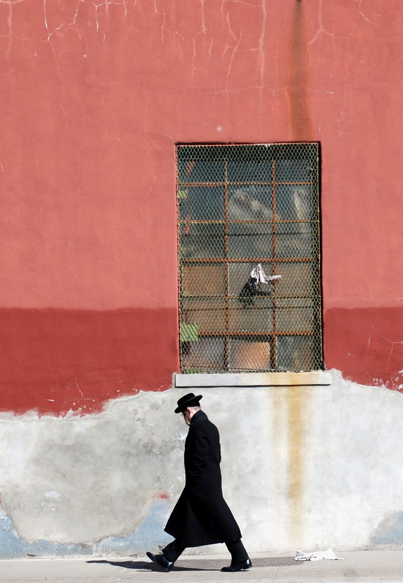 Traveler who walks around